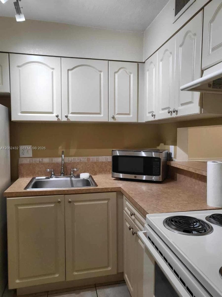 9477 SW 76th St # O4, Miami, FL 33173 photo 11