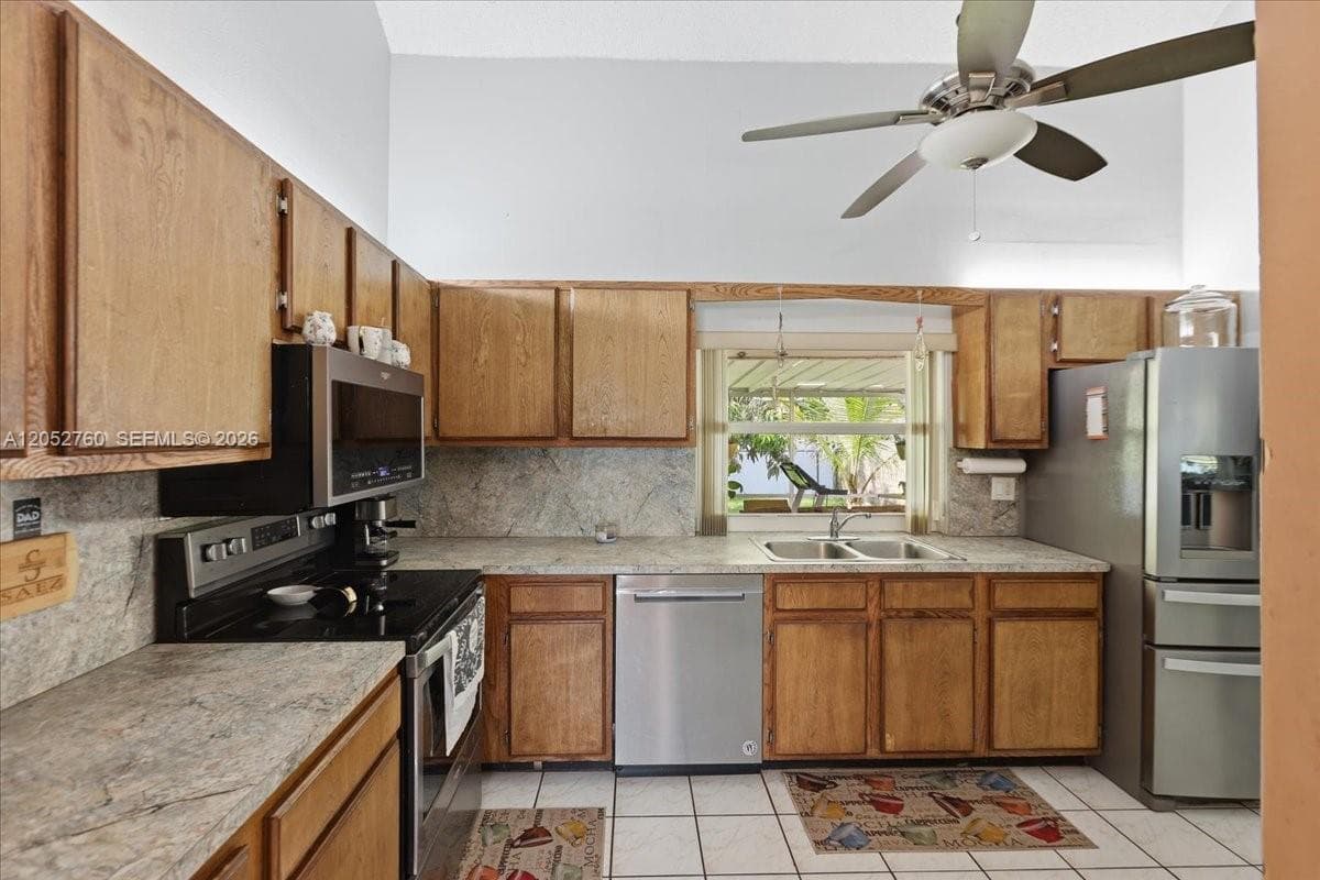 9050 Crescent Dr, Miramar, FL 33025 photo 12