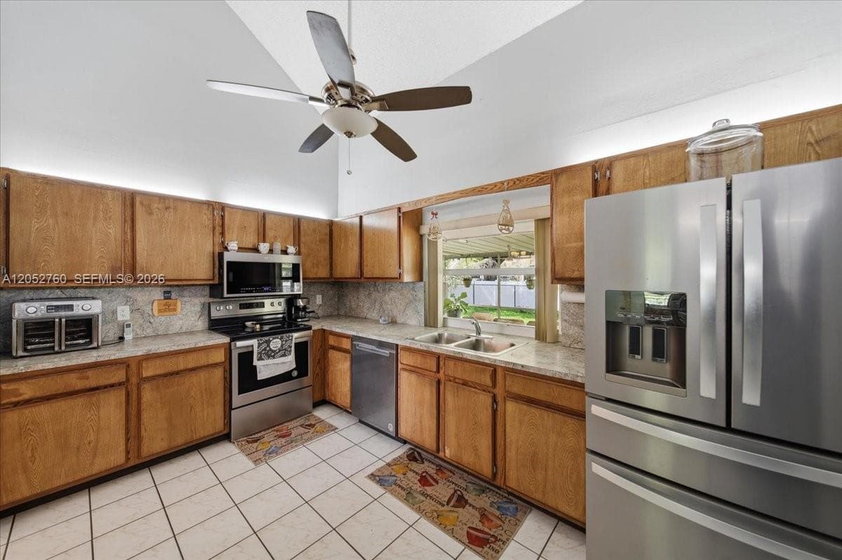 9050 Crescent Dr, Miramar, FL 33025 photo 11