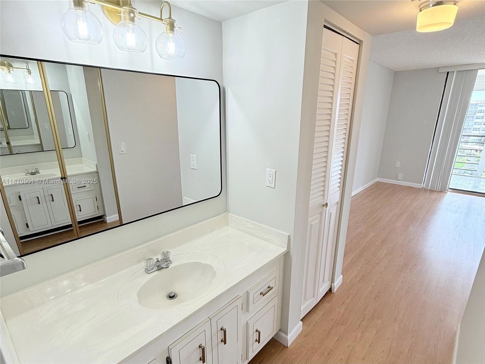1300 SAINT CHARLES Place # 706, Pembroke Pines, FL 33026 photo 11