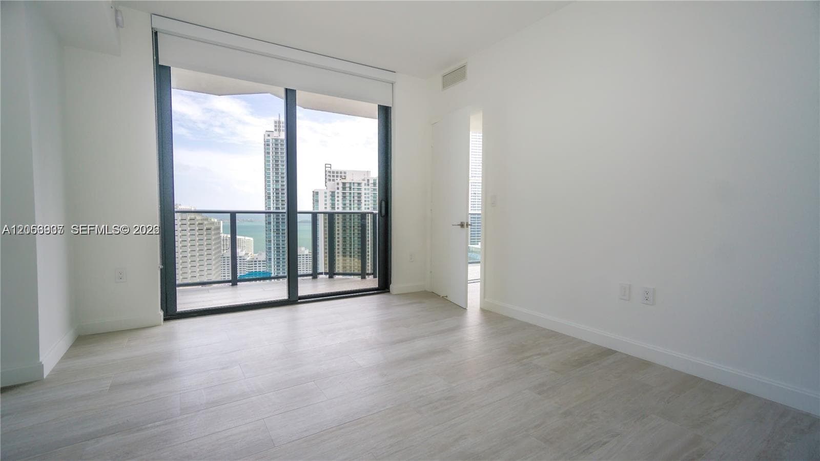 45 SW 9th St # 3303, Miami, FL 33130 photo 10