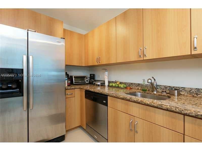 7501 E Treasure Dr # 8C, North Bay Village, FL 33141 photo 7