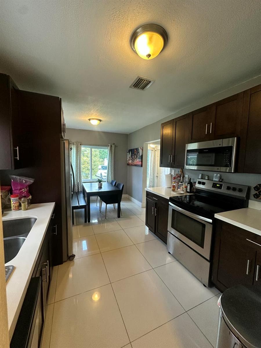 11150 Peachtree Drive, Miami, FL 33161 photo 9