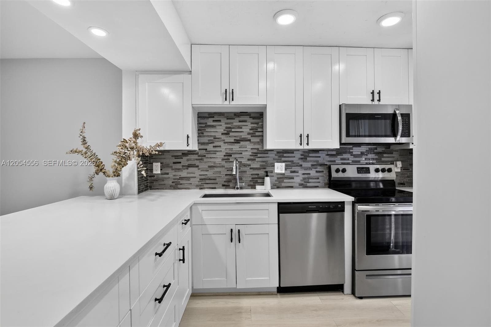 4070 Sierra Ter, Sunrise, FL 33351 photo 6