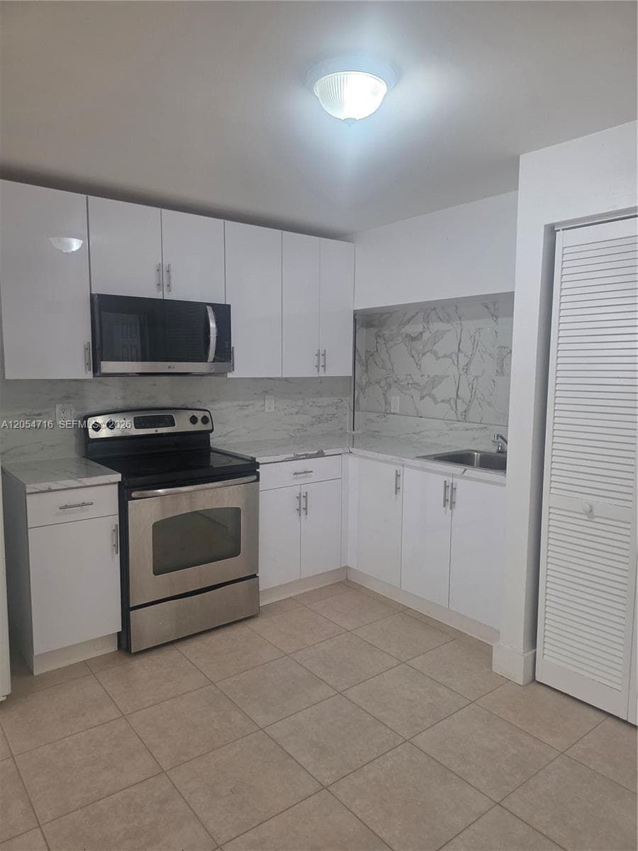 1921 NW 59th St # D, Miami, FL 33142 photo 8