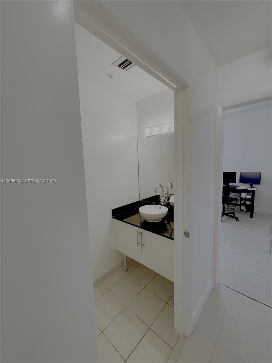 31 SE 5th St # 3712, Miami, FL 33131 photo 11