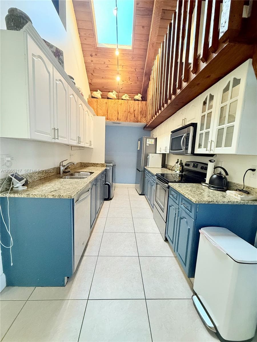 Listing photo 11