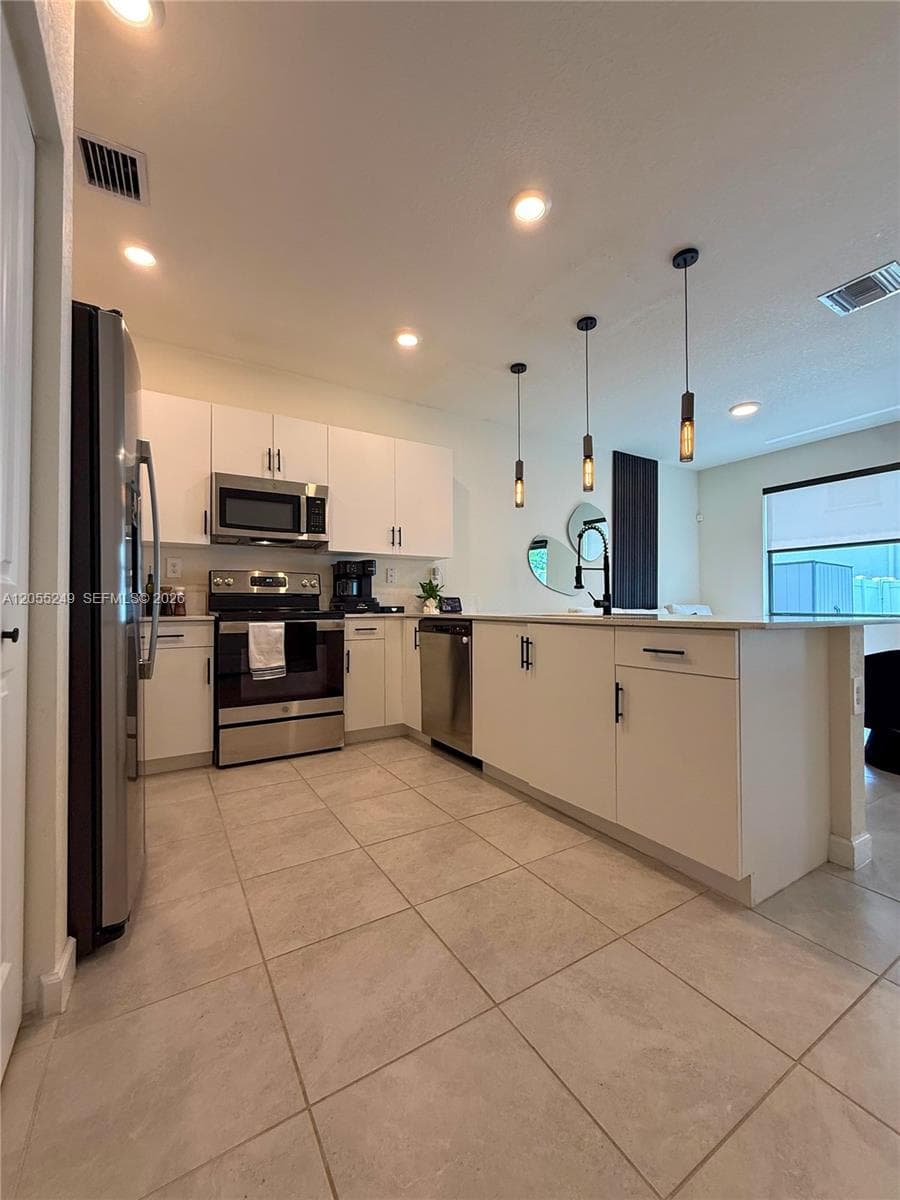 11432 W 32nd Ln, Hialeah, FL 33018 photo 7