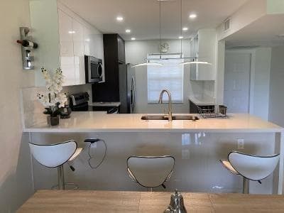 565 OAKS Lane # 305, Pompano Beach, FL 33069