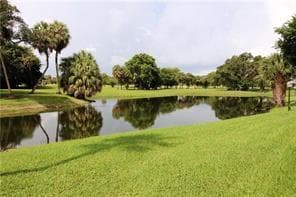 565 OAKS Lane # 305, Pompano Beach, FL 33069 photo 4