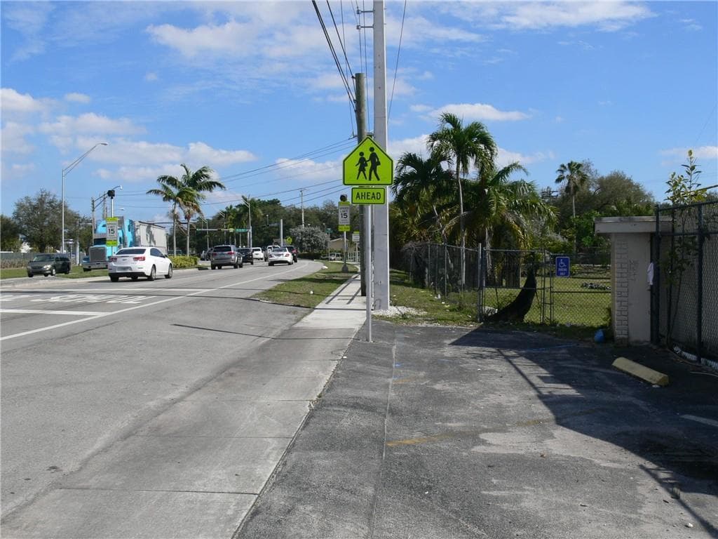 41 WILLIAMS Road, West Park, FL 33023 photo 6