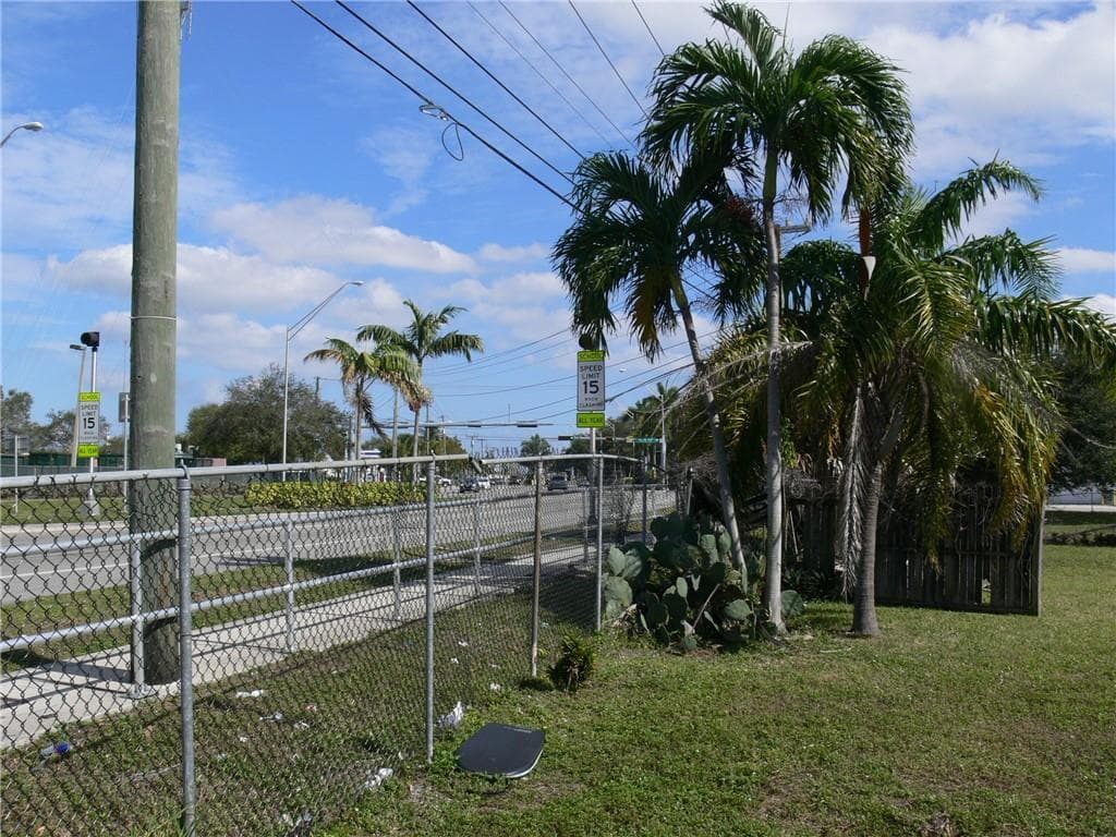 41 WILLIAMS Road, West Park, FL 33023 photo 10
