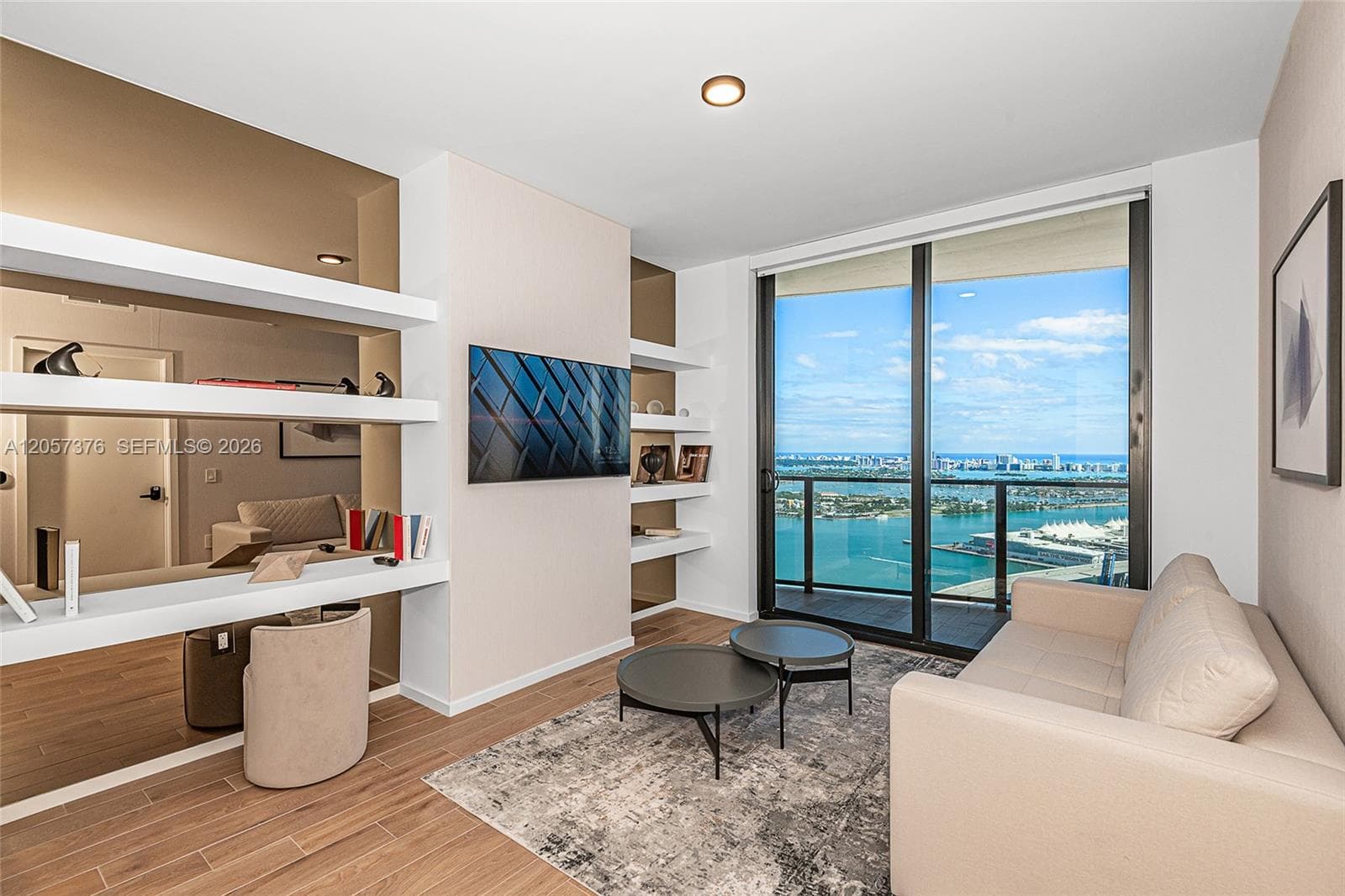 398 NE 5th St # 3711, Miami, FL 33132 photo 4