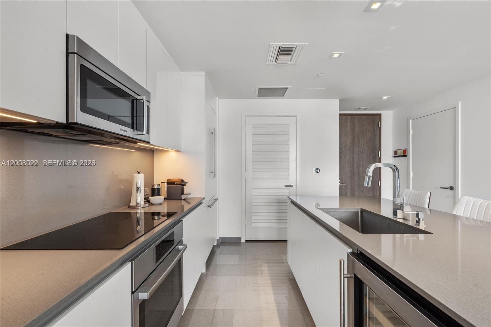 68 SE 6th St # 2306, Miami, FL 33131 photo 6