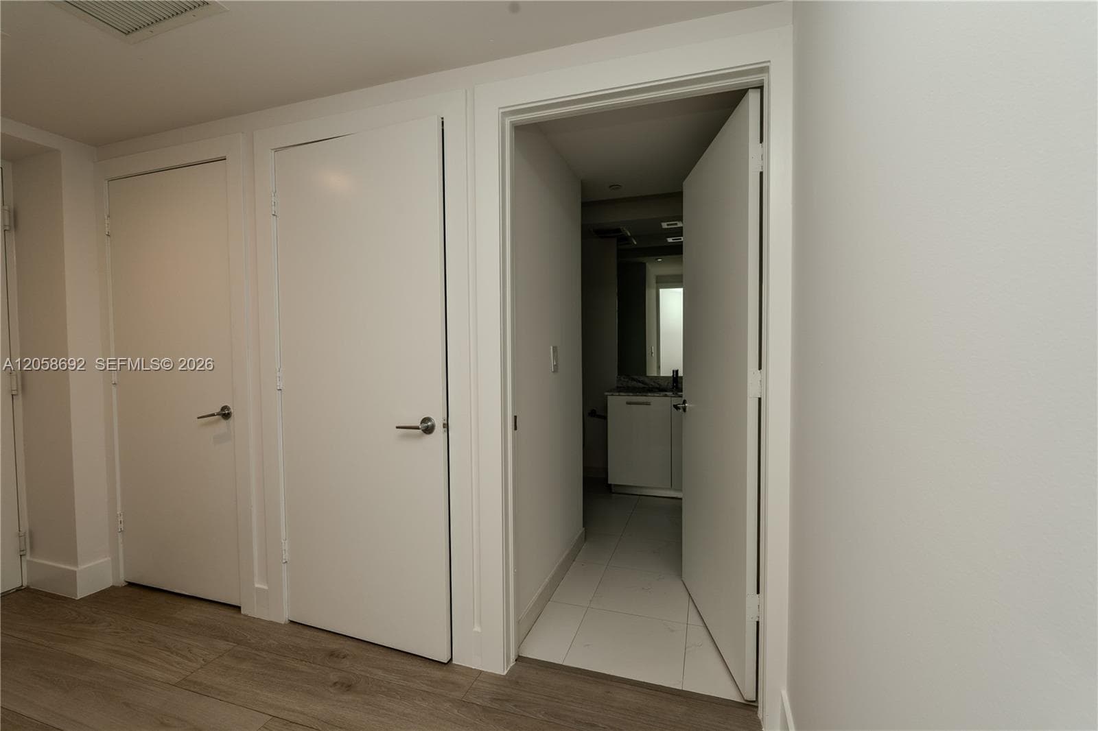500 Brickell Ave # 1407, Miami, FL 33131 photo 8