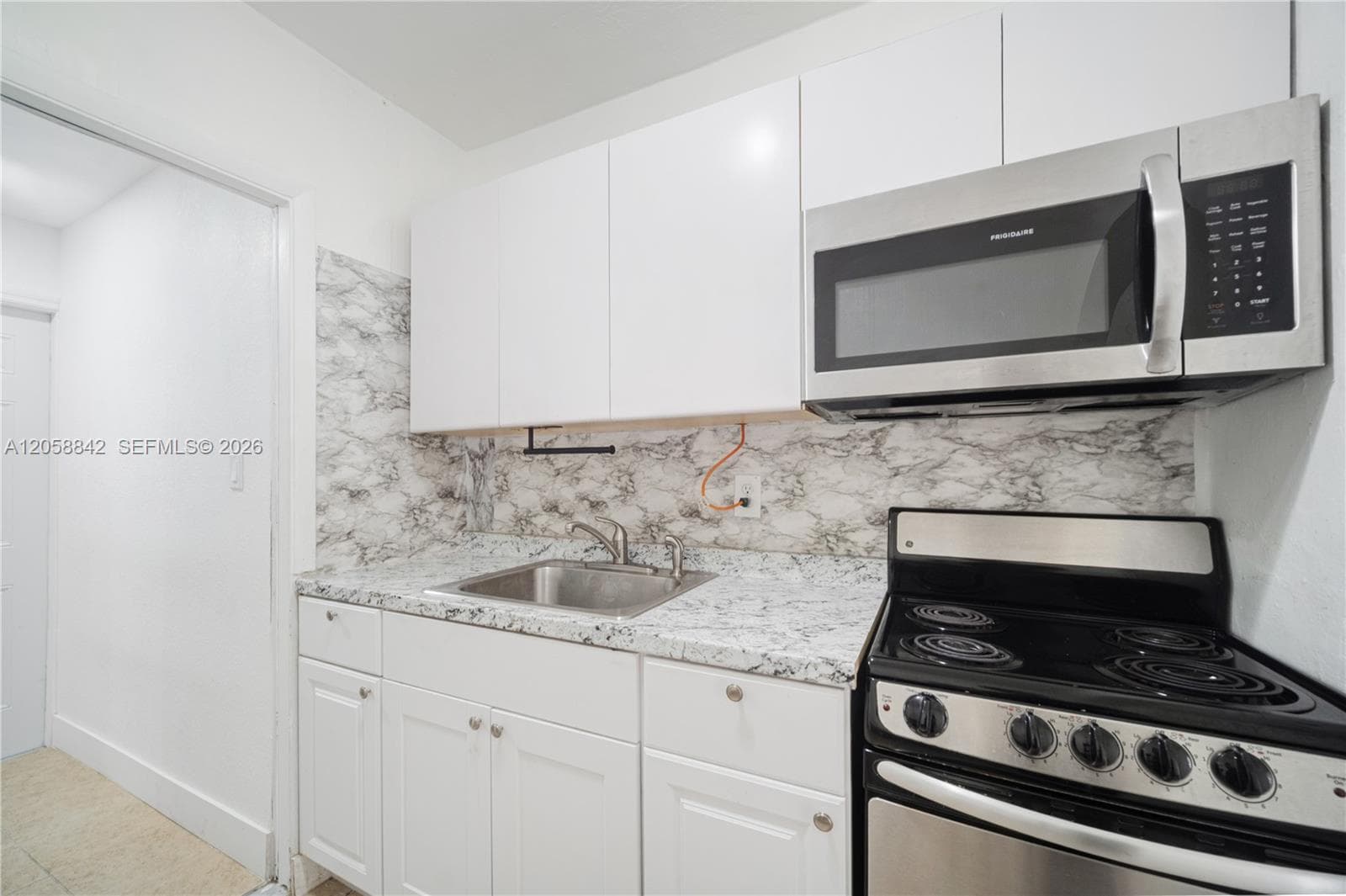 15431 Harding Ln, Homestead, FL 33033 photo 9