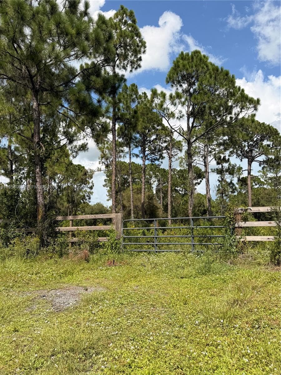 365 N Zambria St, Clewiston, FL 33440 photo 3