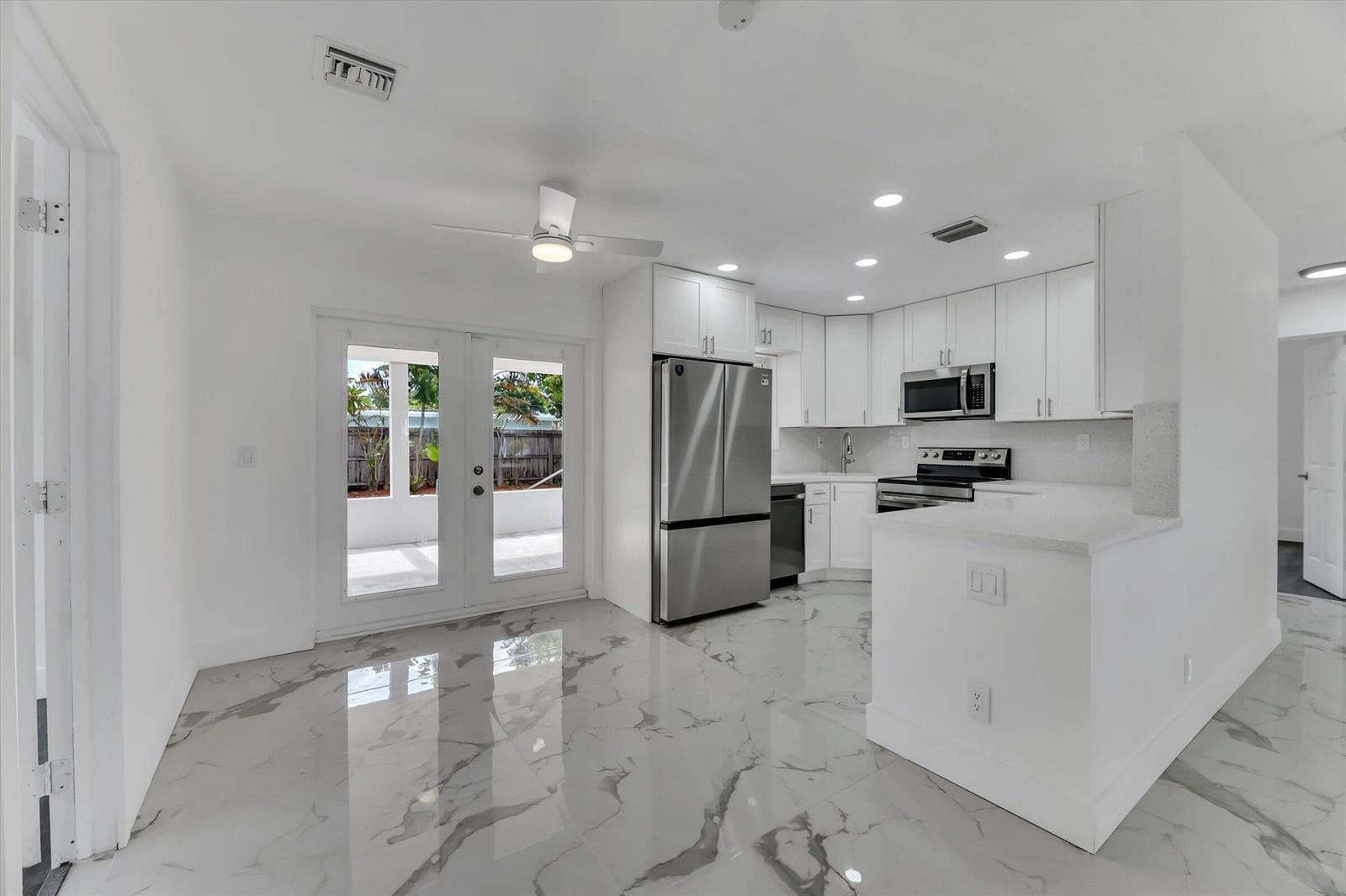 1404 SW 1ST Avenue, Deerfield Beach, FL 33441 photo 6