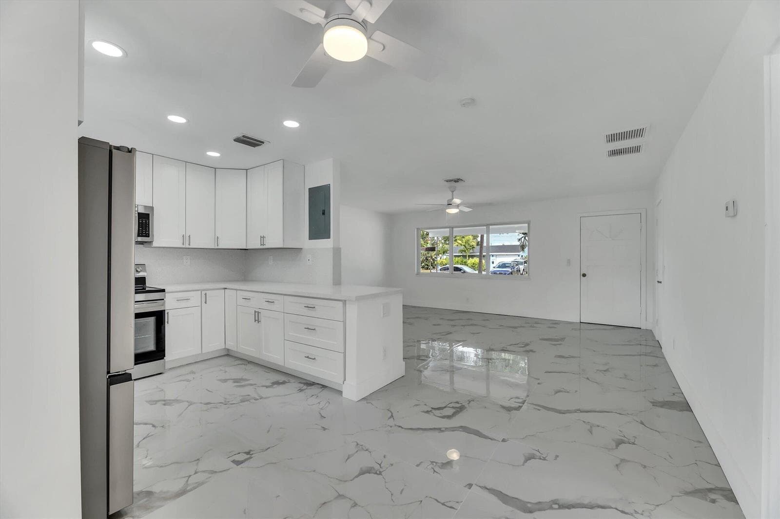 1404 SW 1ST Avenue, Deerfield Beach, FL 33441 photo 10