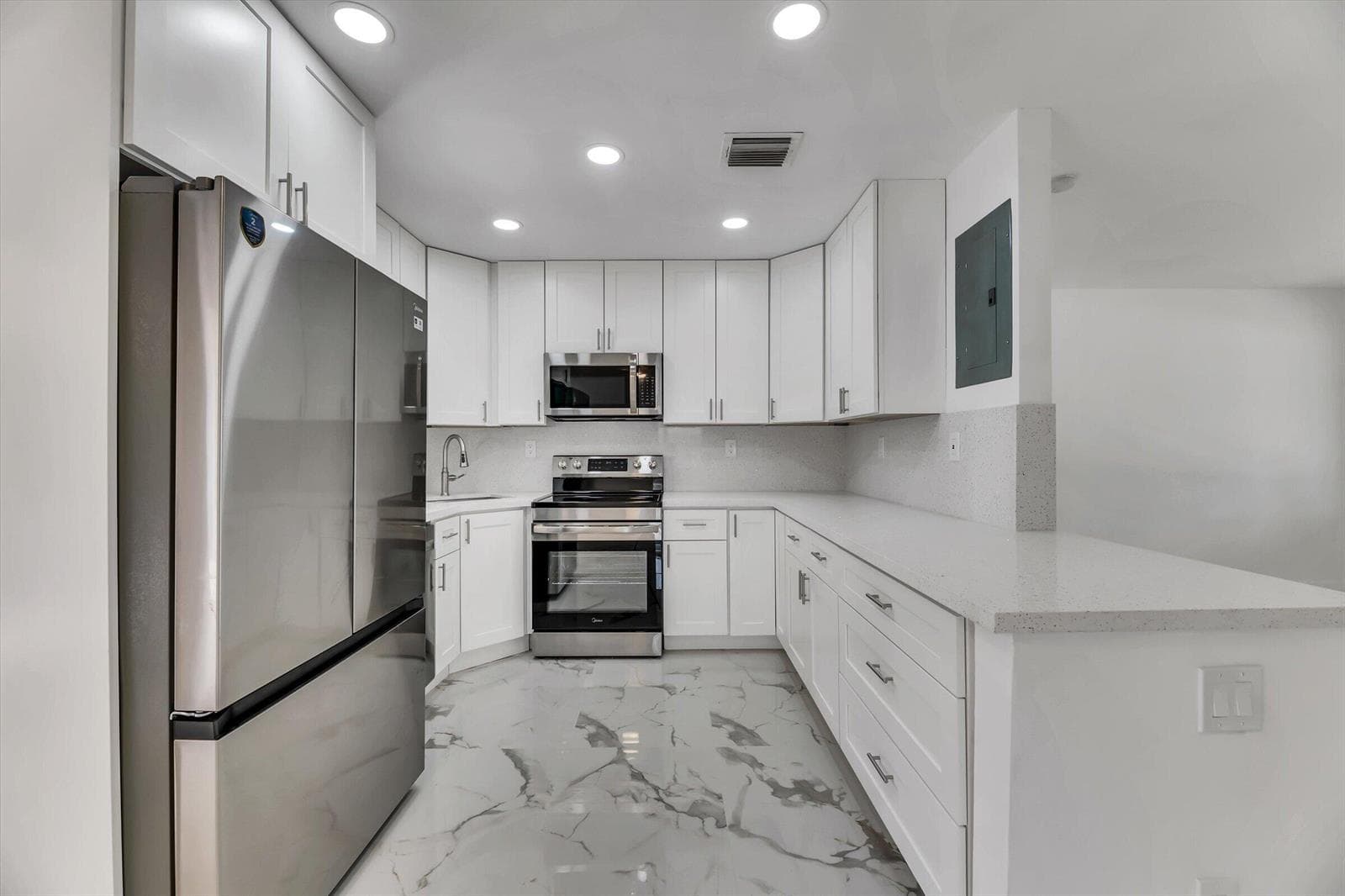 1404 SW 1ST Avenue, Deerfield Beach, FL 33441 photo 8