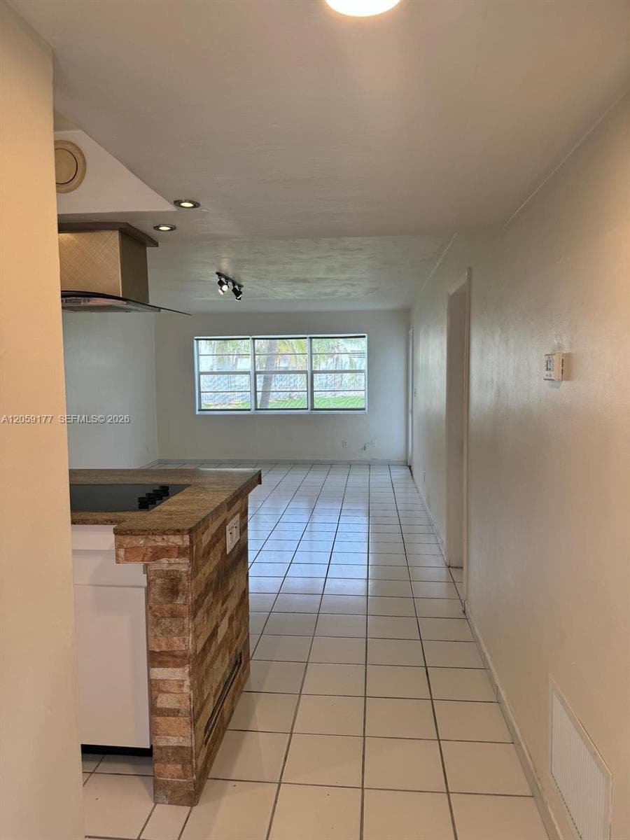 19001 NE 14th Ave # 121, Miami, FL 33179 photo 5
