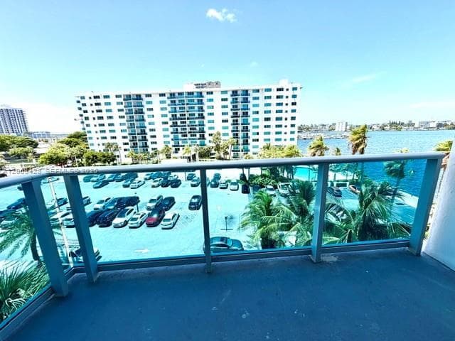 7501 E Treasure Dr # 5H, North Bay Village, FL 33141 photo 8