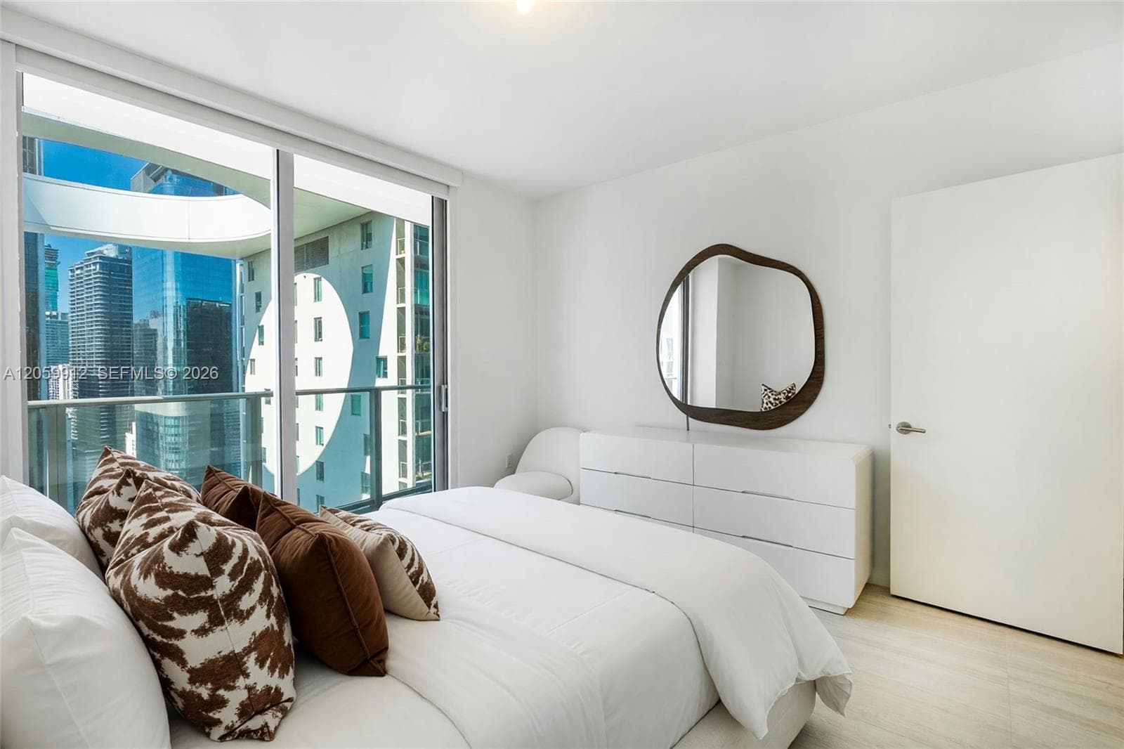 77 SE 5th St # 3308, Miami, FL 33131 photo 9