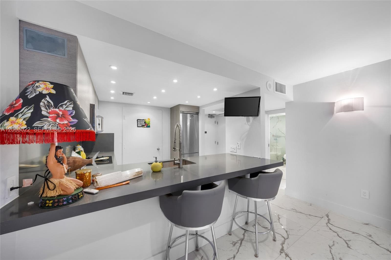 465 Ocean Dr # 303, Miami Beach, FL 33139 photo 9