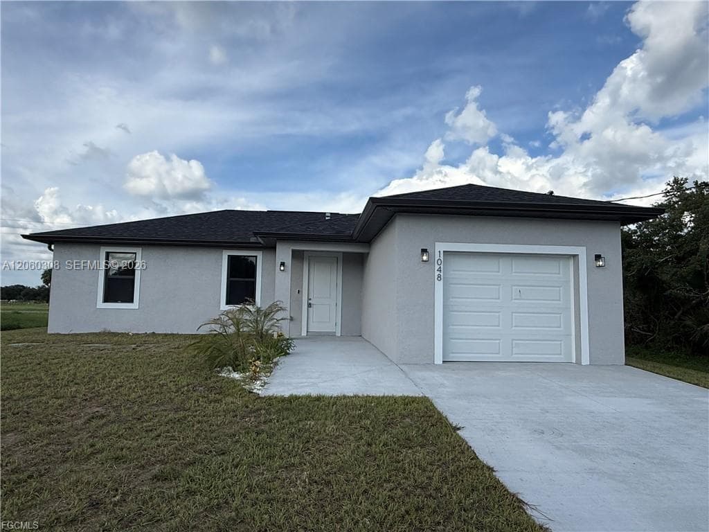 1048 Jay Ct, La Belle, FL 33935