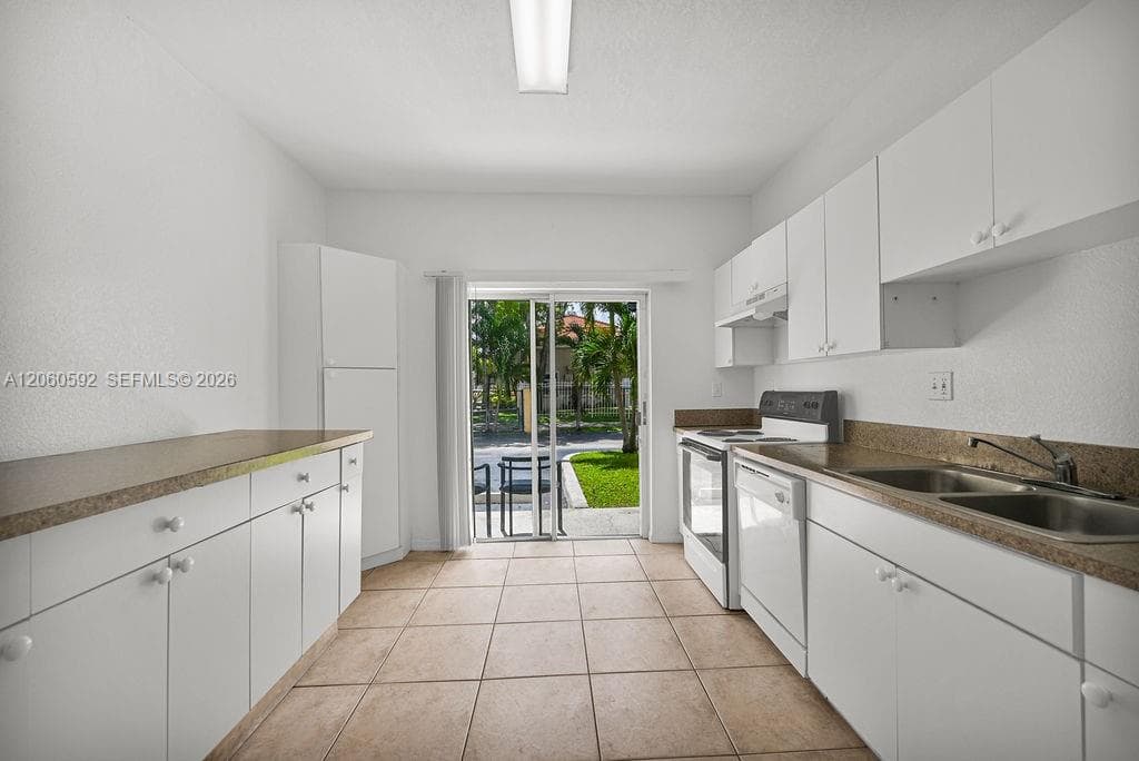 6900 NW 179th St # 104-1, Hialeah, FL 33015 photo 11
