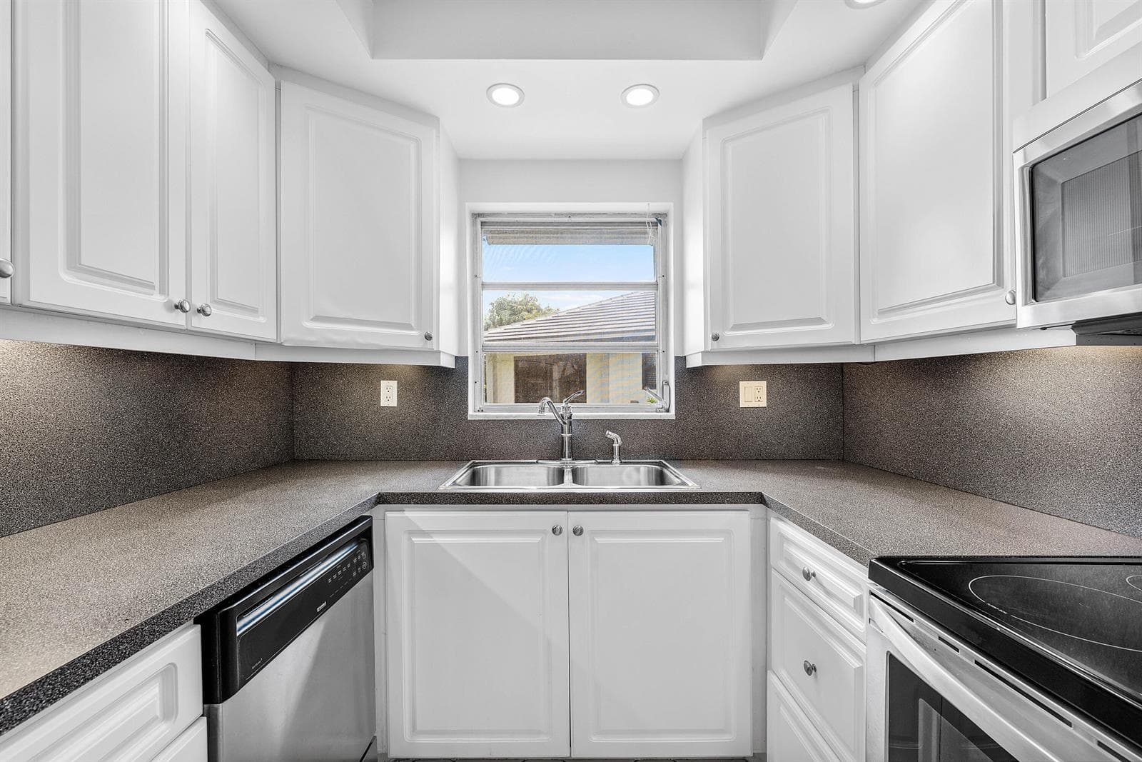 1752 Riverwood Lane, Coral Springs, FL 33071 photo 10