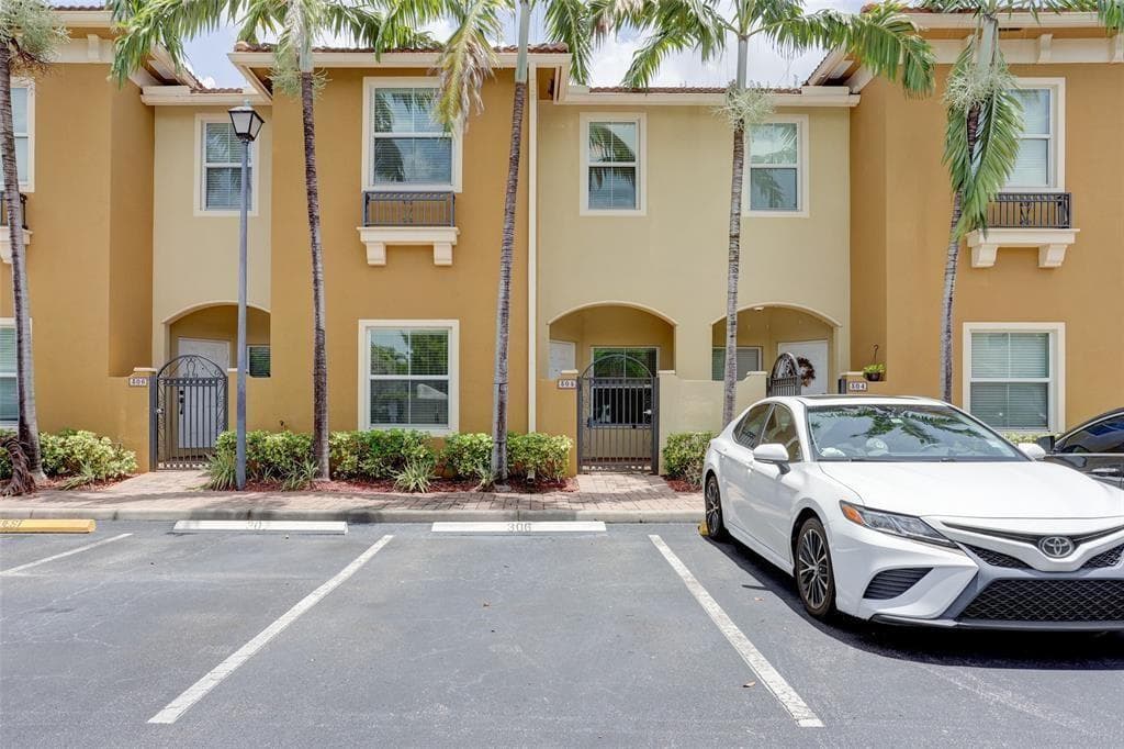 2851 W PROSPECT Road # 1308, Tamarac, FL 33309 photo 2