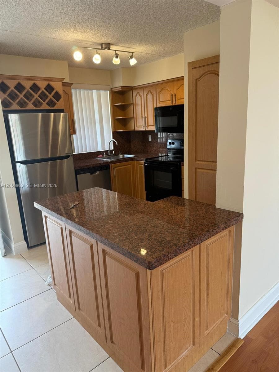 6045 NW 186th St # 309, Hialeah, FL 33015 photo 10