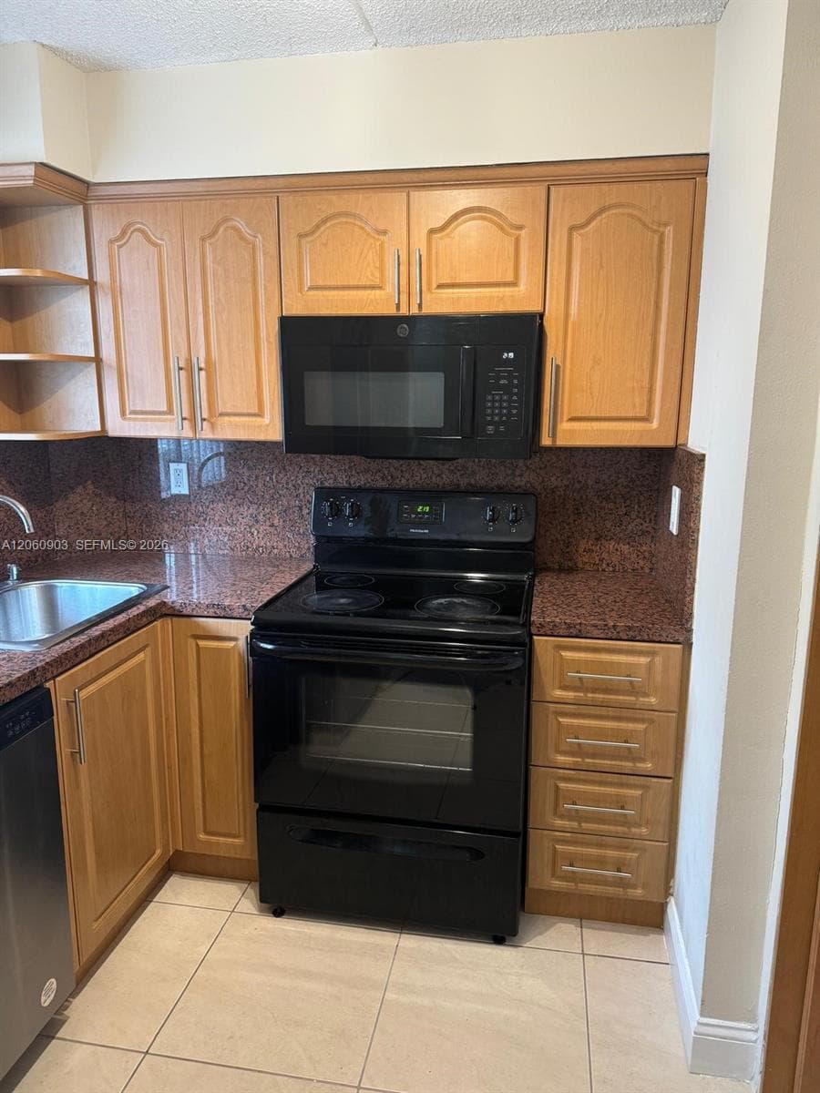 6045 NW 186th St # 309, Hialeah, FL 33015 photo 8
