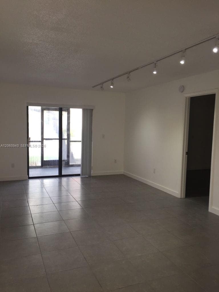860 NE 209th Ter # 104-33, Miami, FL 33179 photo 6