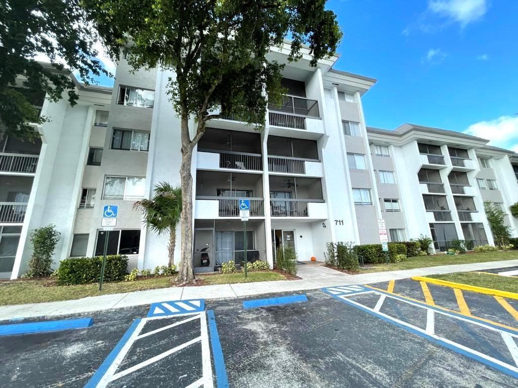 711 N PINE ISLAND Road # 305, Plantation, FL 33324 photo 2