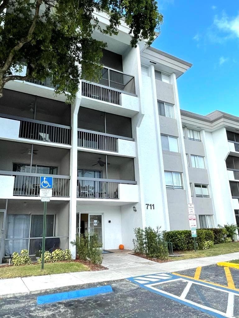711 N PINE ISLAND Road # 305, Plantation, FL 33324