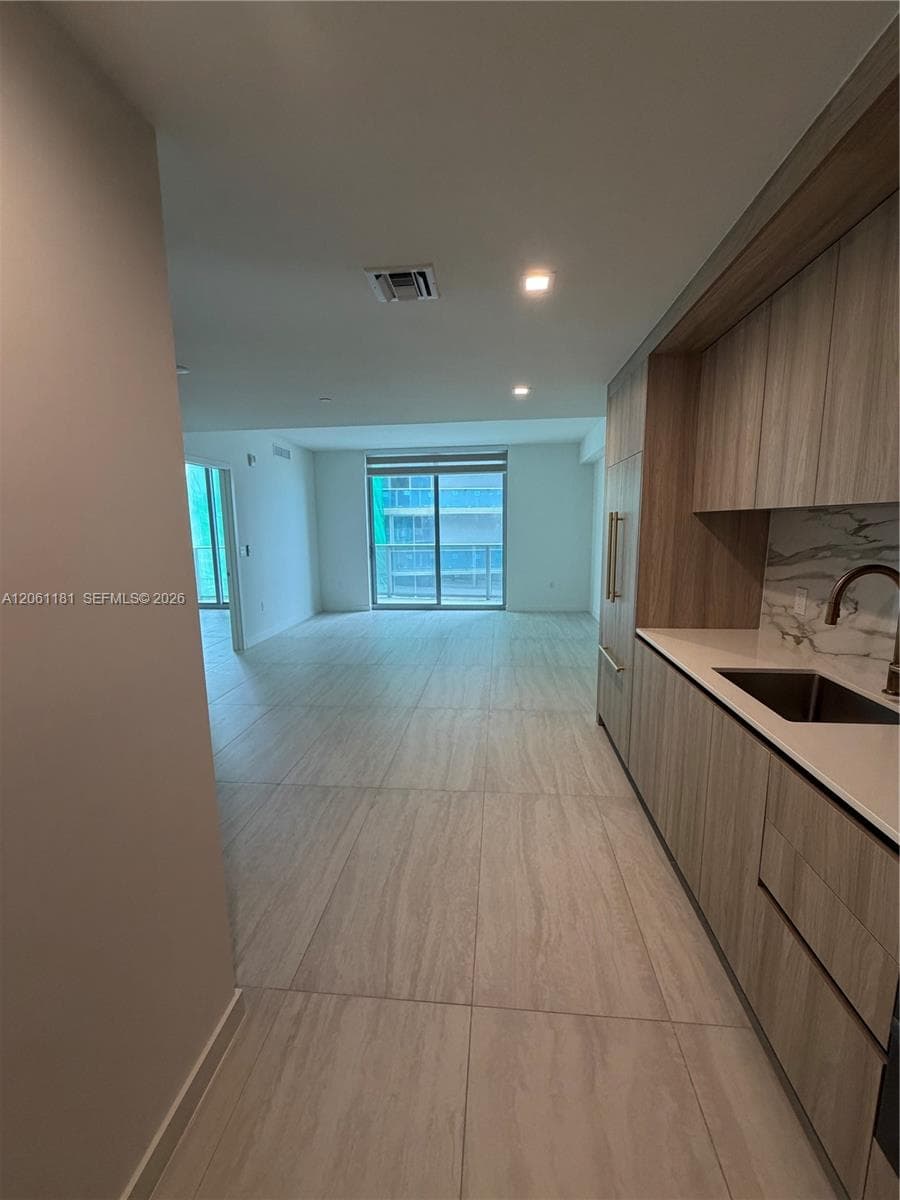 77 SE 5th st # 2106, Miami, FL 33131 photo 11