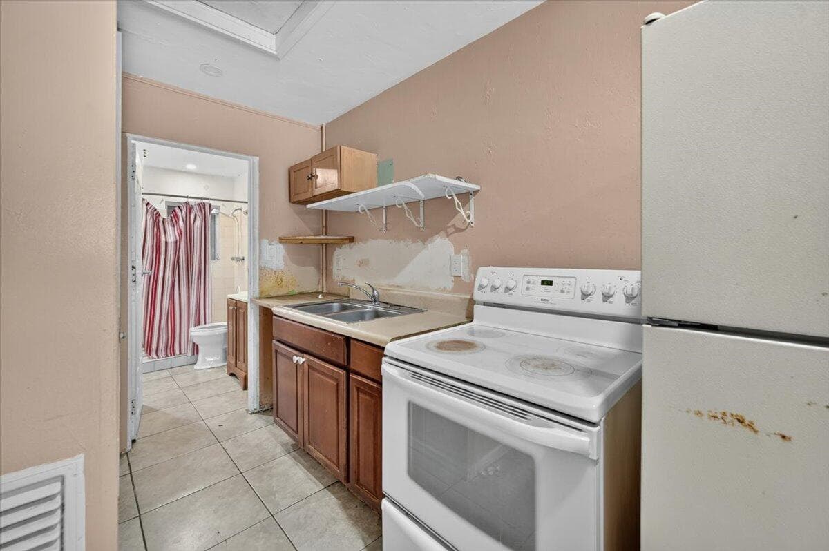 646 NE 38th Street, Oakland Park, FL 33334 photo 13
