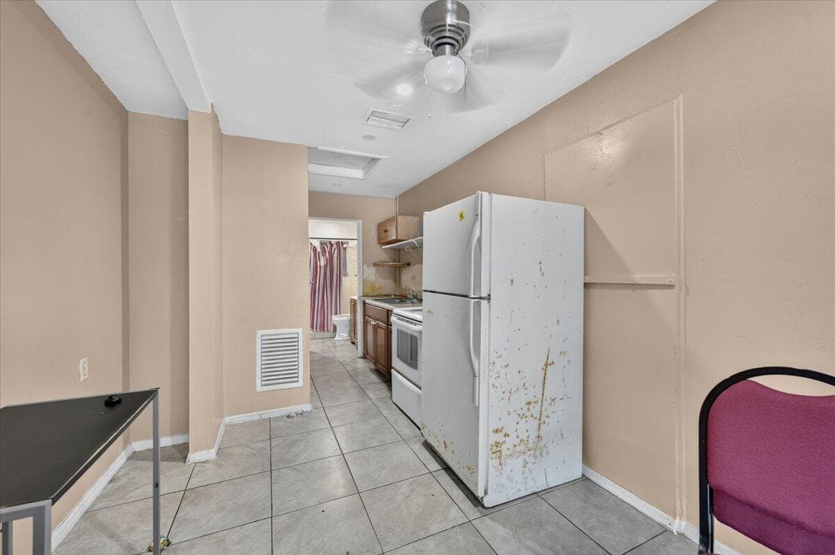 646 NE 38th Street, Oakland Park, FL 33334 photo 11