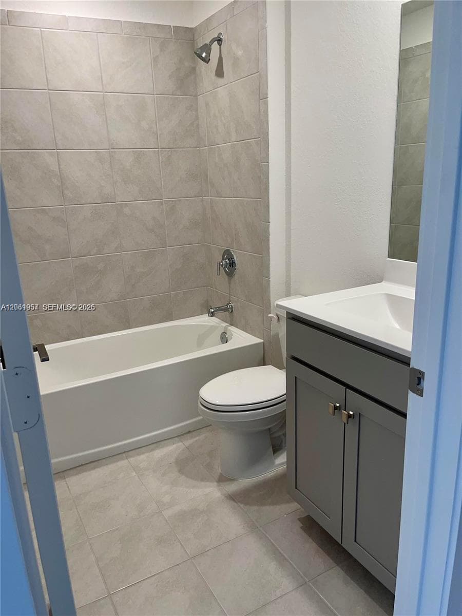 2435 SE 11th St, Homestead, FL 33035 photo 11
