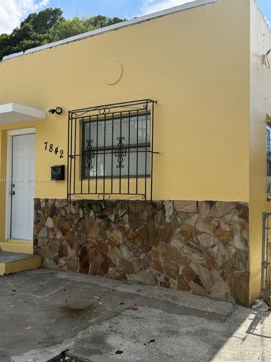 7842 NW 5th Ave # FRONT, Miami, FL 33150 photo 6