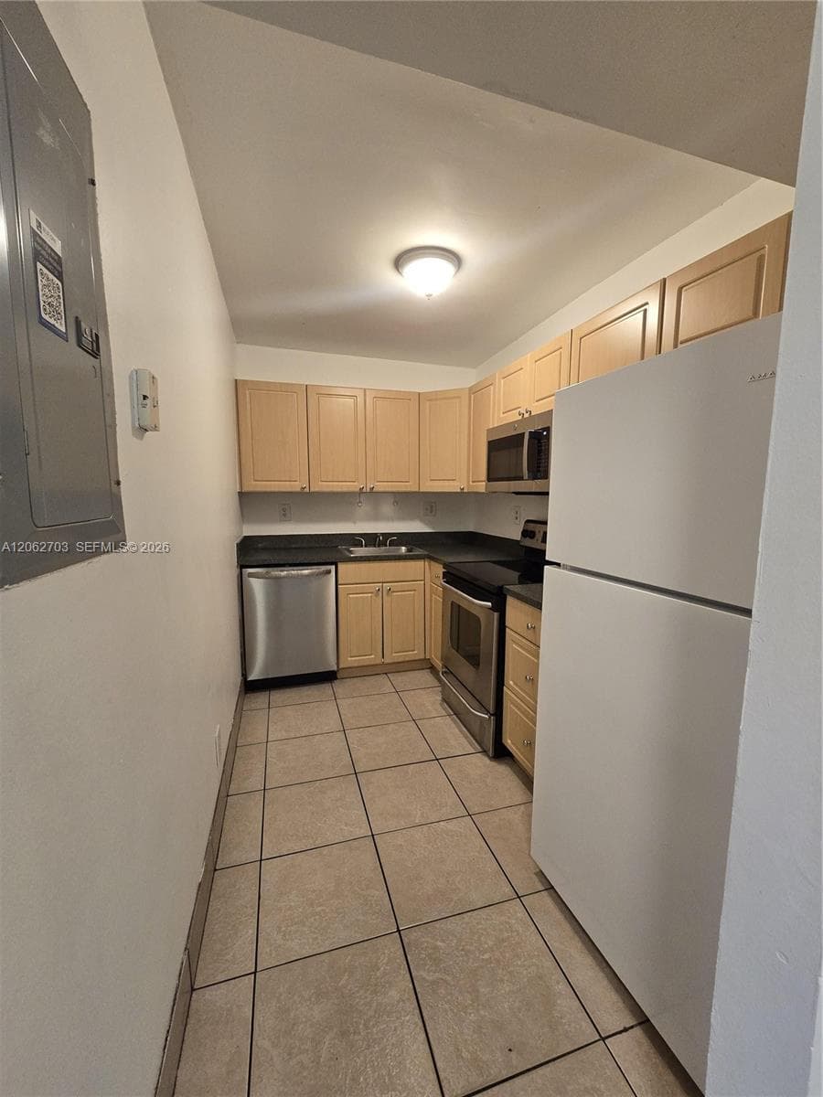 405 S Pine Island Rd # 401D, Plantation, FL 33324 photo 8