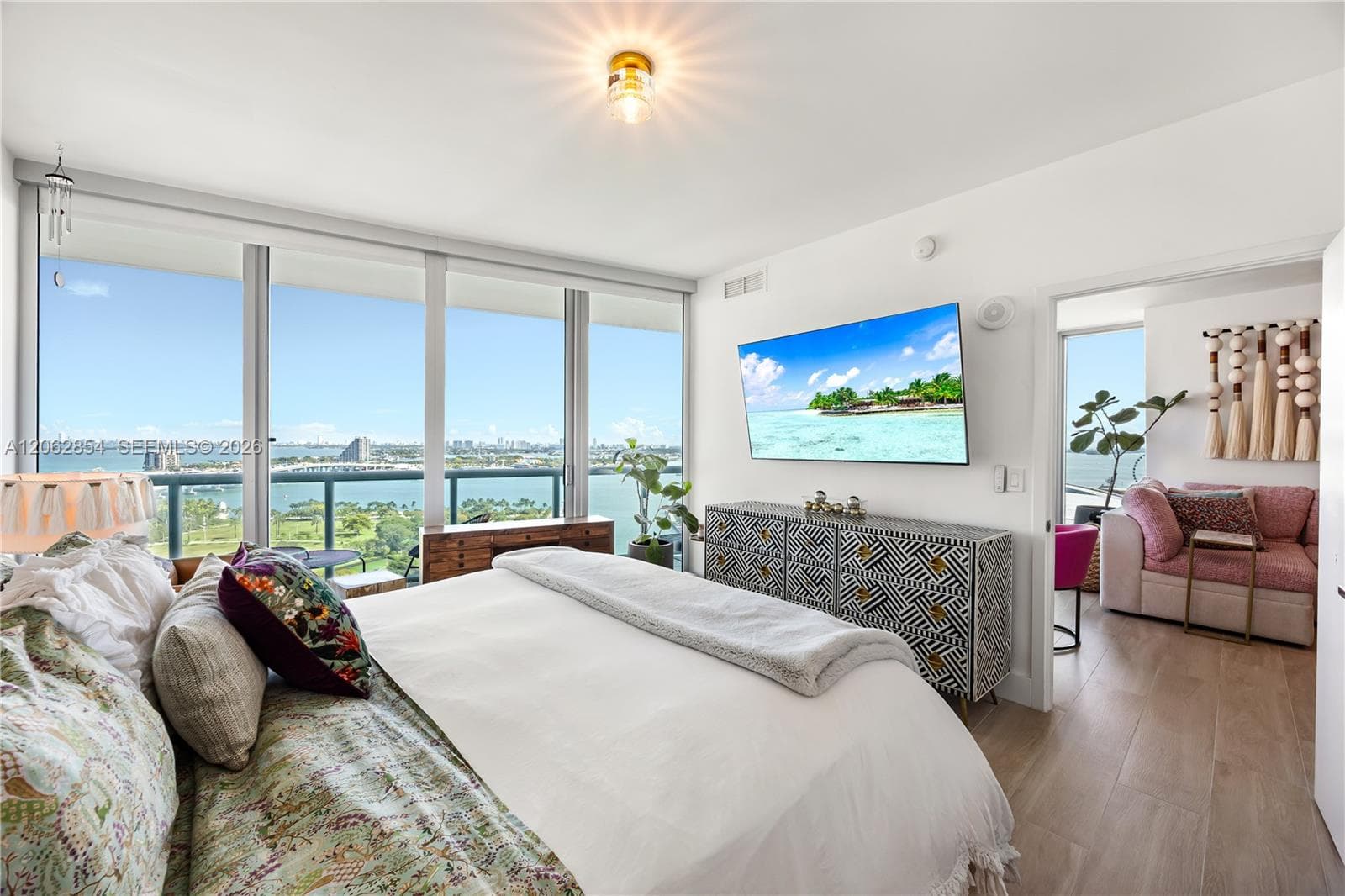 888 Biscayne Blvd # 2009, Miami, FL 33132 photo 2