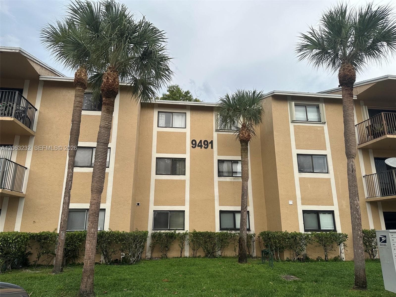 9491 S Palm Cir S # 203, Pembroke Pines, FL 33025 photo 2