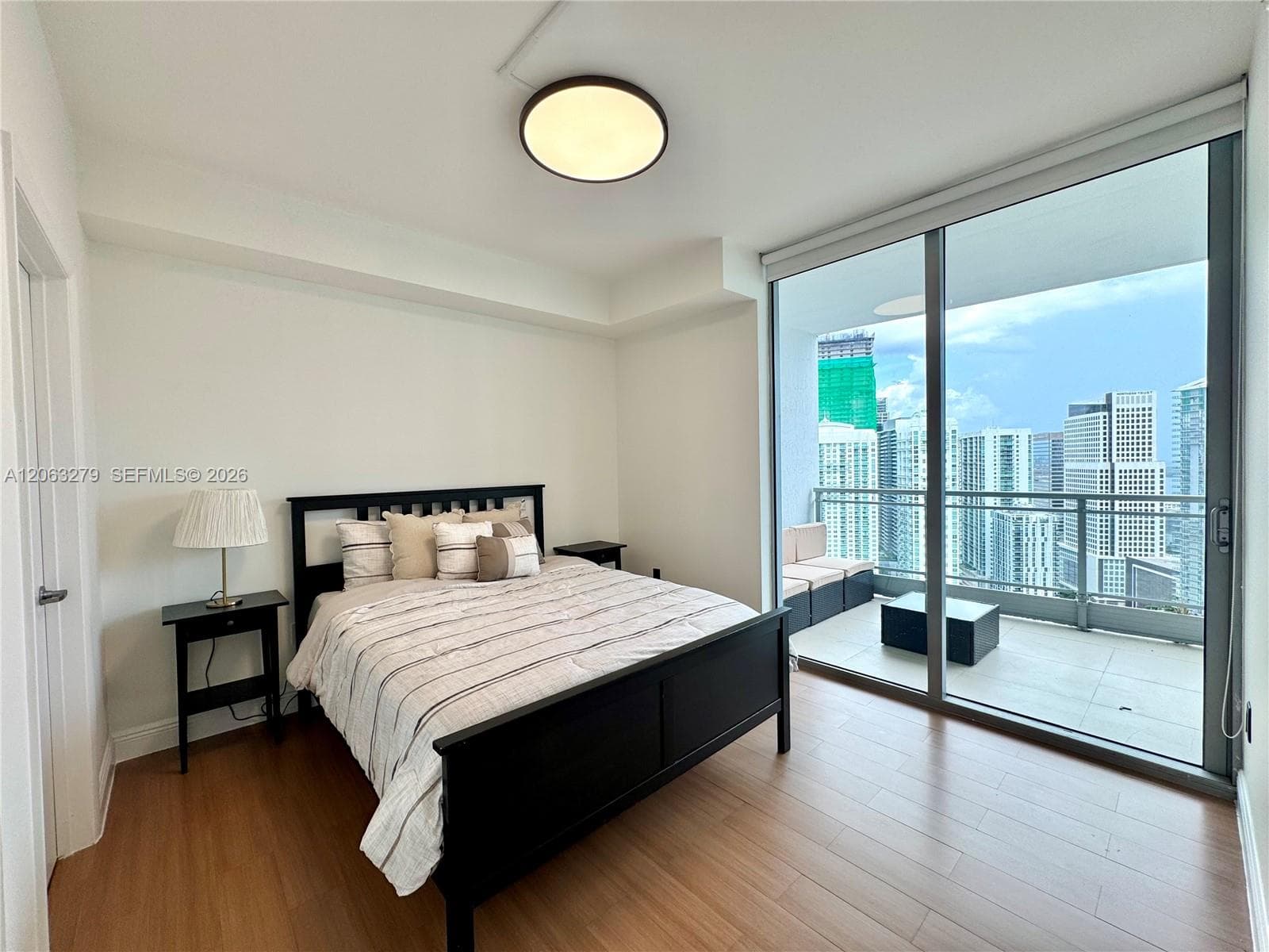 90 SW 3rd St # 3902, Miami, FL 33130 photo 12