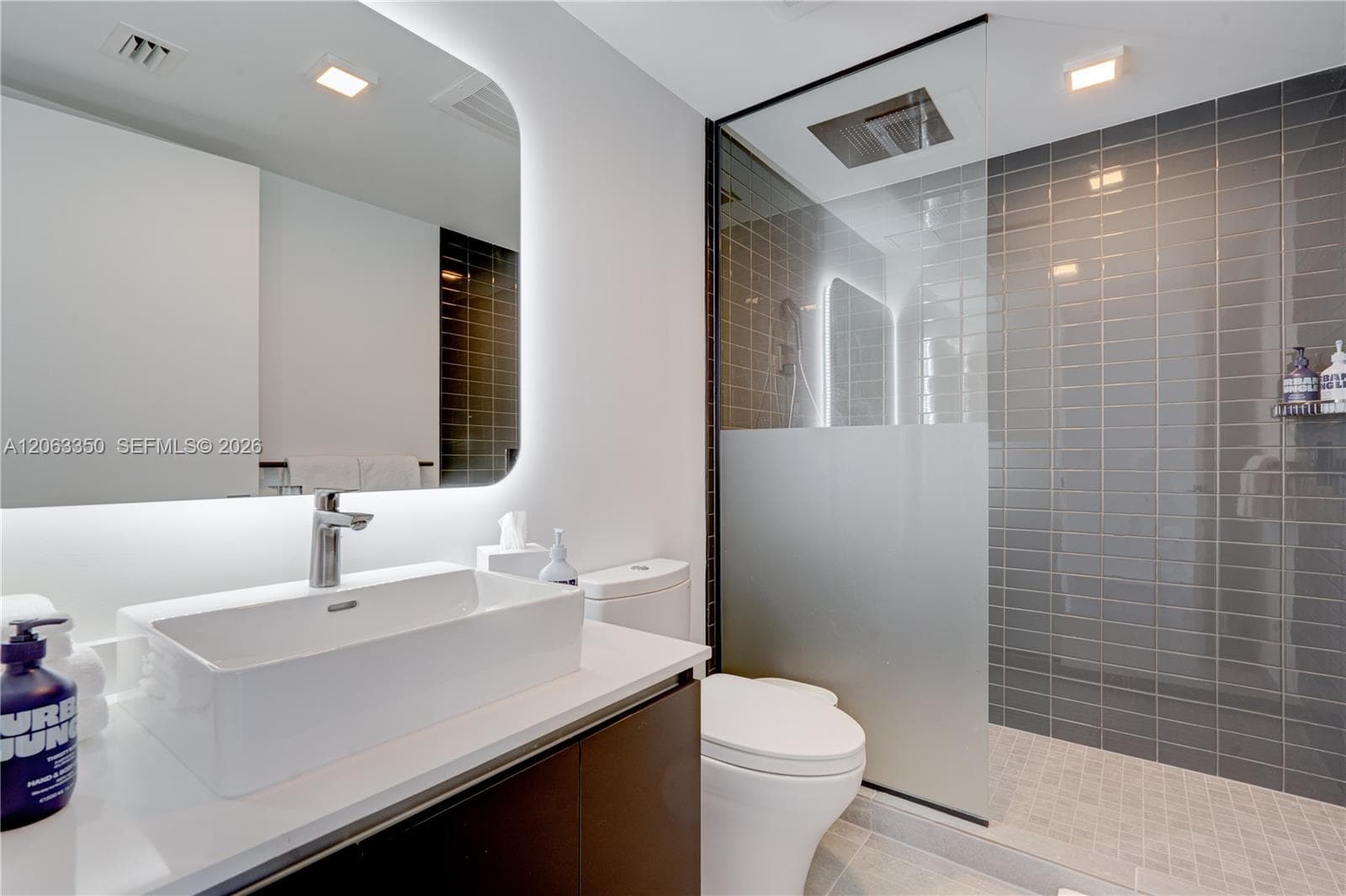 227 NE 2nd St # 2500, Miami, FL 33132 photo 10