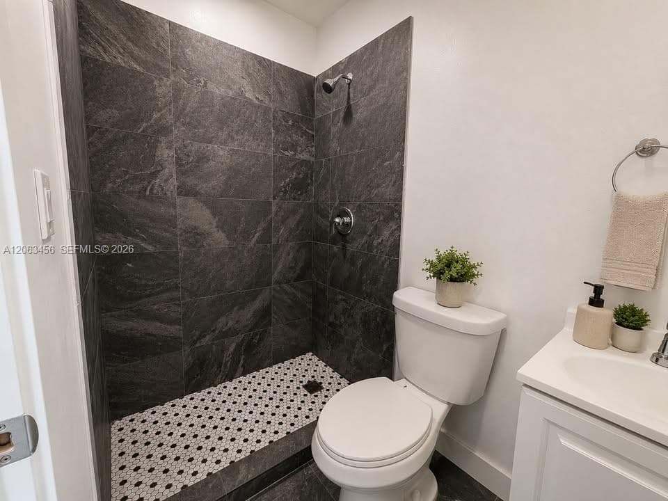 670 NE 166th St # front, Miami, FL 33162 photo 6