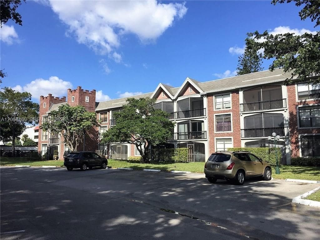 3760 Inverrary Dr # 2P, Lauderhill, FL 33319 photo 8