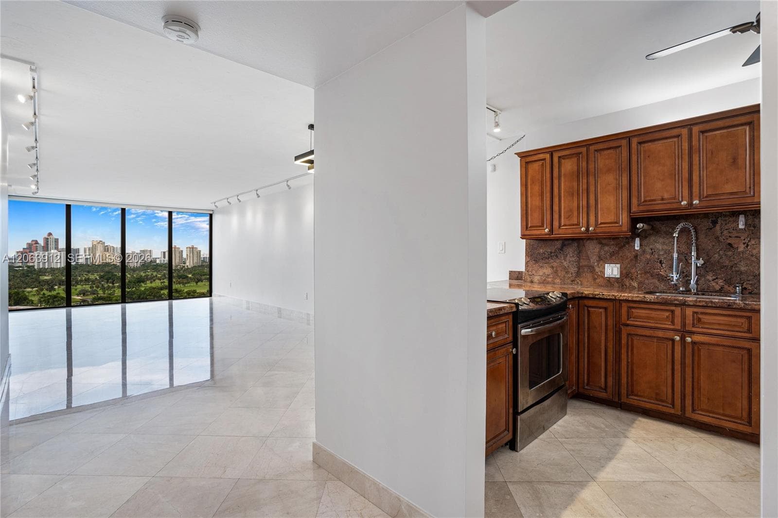 3375 N Country Club Dr # 1605, Aventura, FL 33180 photo 7